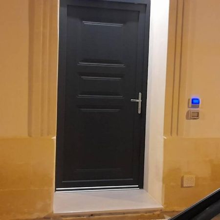 Casa Vacanze Laura1 เลชเช ภายนอก รูปภาพ