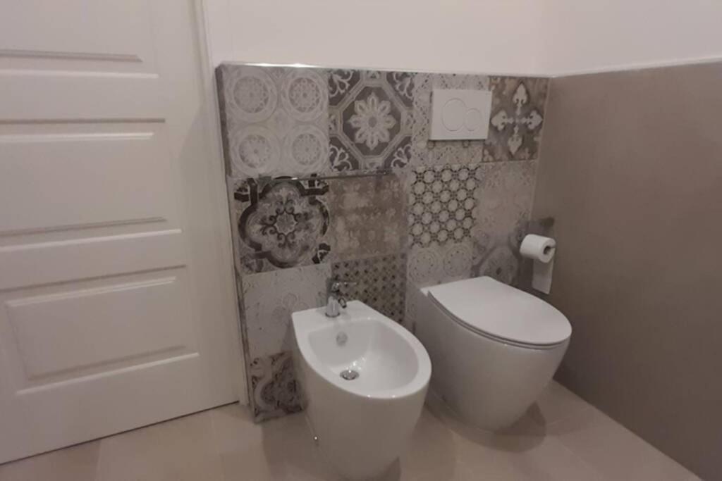 Casa Vacanze Laura1 เลชเช ภายนอก รูปภาพ