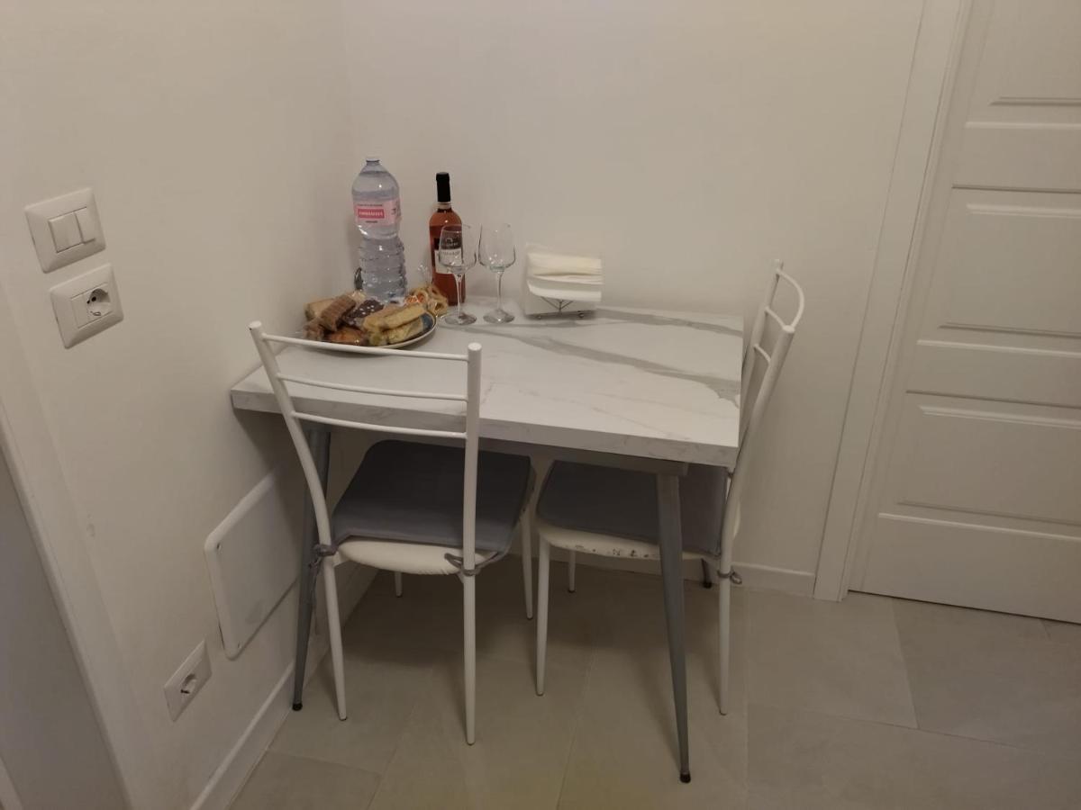 Casa Vacanze Laura1 เลชเช ภายนอก รูปภาพ